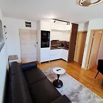 Luxury Apartment-aurora 33 Free Parking Center Apartment *