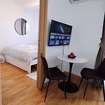 Luxury Apartment-aurora 33 Free Parking Center Apartament *