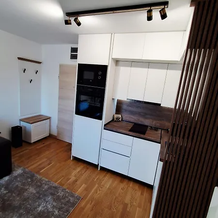 Luxury Apartment-aurora 33 Free Parking Center Lägenhet